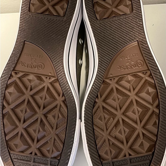 Olive green Converse shoes - Picture 3 of 3